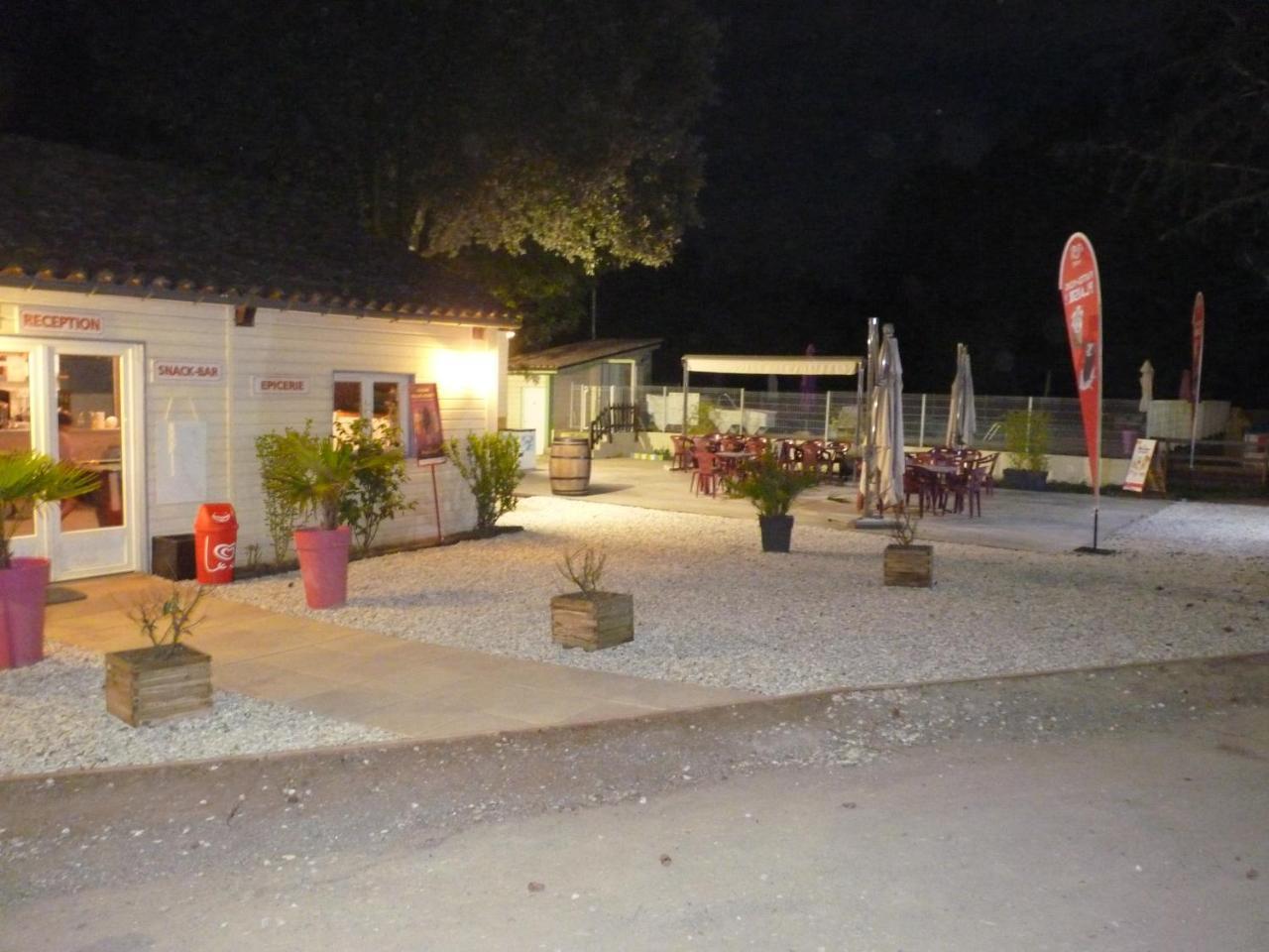 Camping De Graniers Hotel Monoblet Екстериор снимка